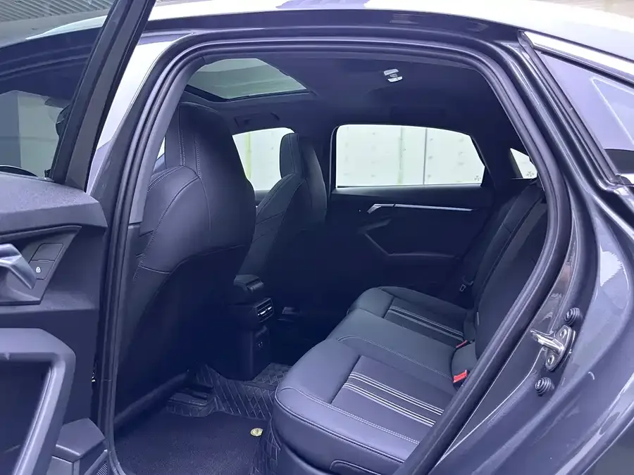 Audi A3 2024 A3L Limousine 35 TFSI Fashion Sports 2024 — миниатюра 3