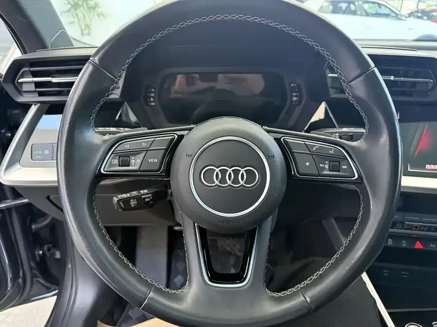 Audi A3 2023 facelift A3L Limousine 35 TFSI stylish and sporty 2023 — миниатюра 3