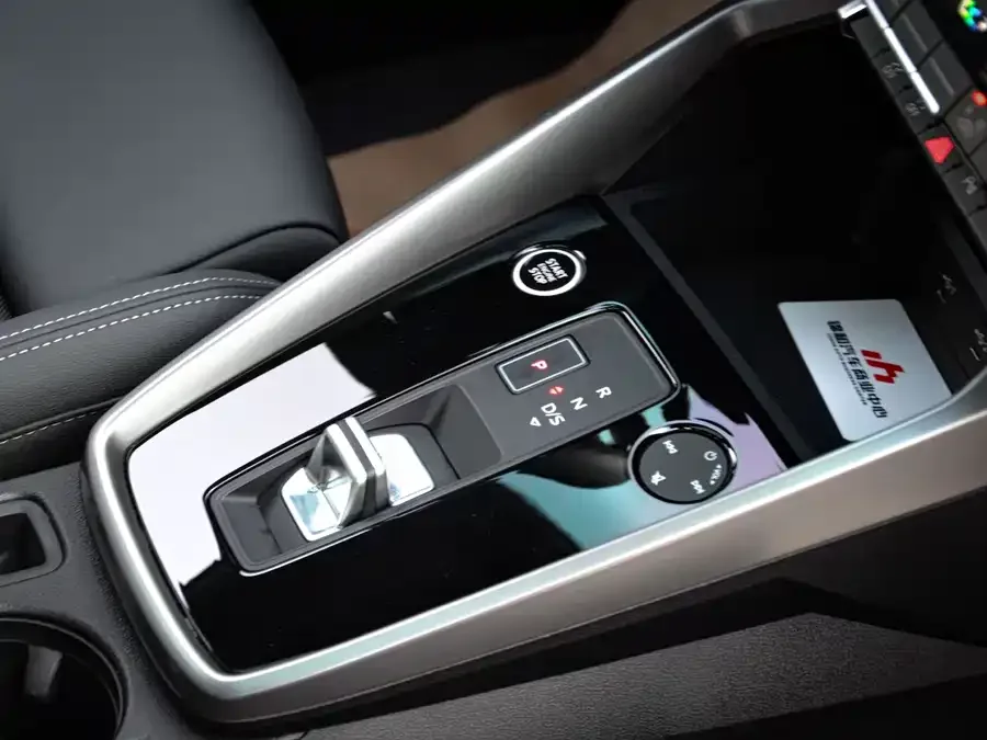 Audi A3 2024 Sportback 35 TFSI stylish and sporty 2024 — миниатюра 3