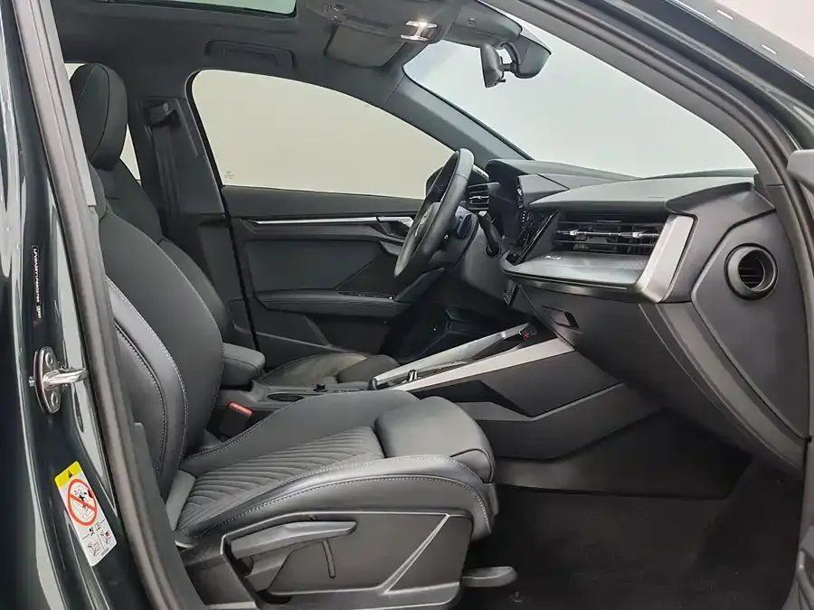 Audi A3 2023 A3L Limousine 35 TFSI Fashionable and Elegant 2023 — миниатюра 3
