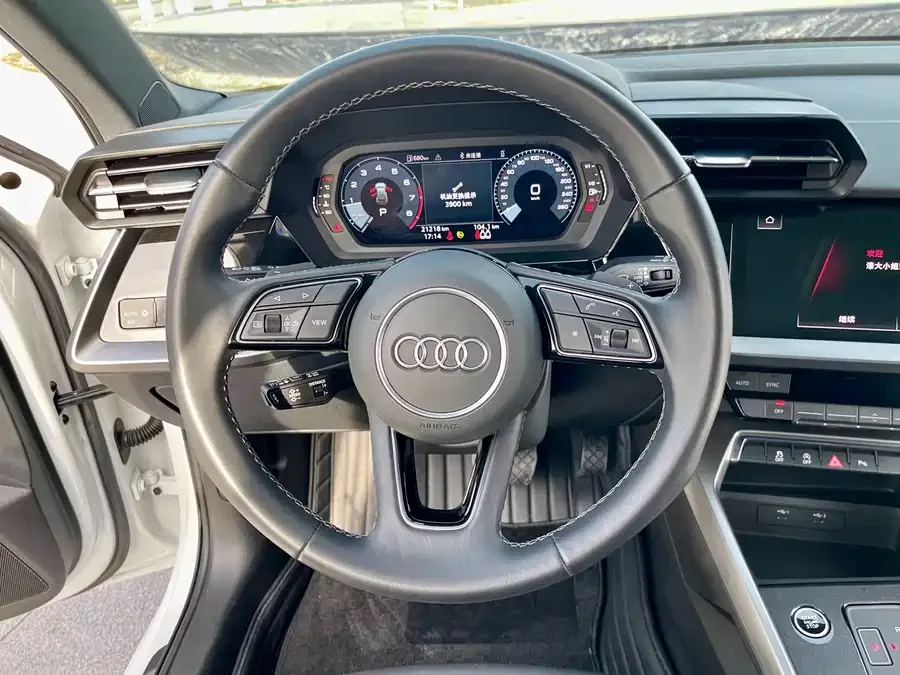 Audi A3 2023 facelift Sportback 35 TFSI stylish and sporty 2023 — миниатюра 4