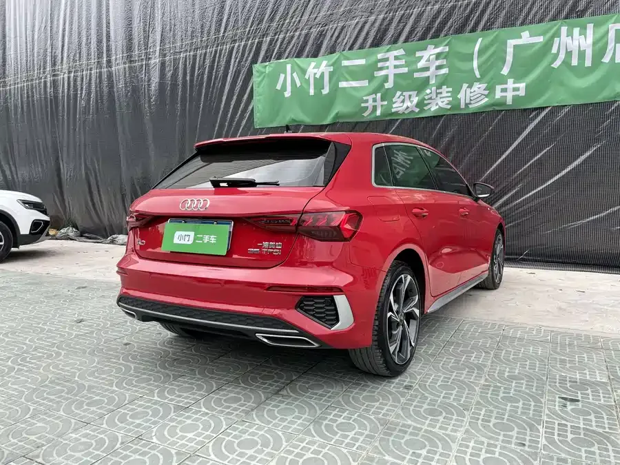 Audi A3 2022 Sportback 35 TFSI Luxury Sports Edition 2023 — миниатюра 2