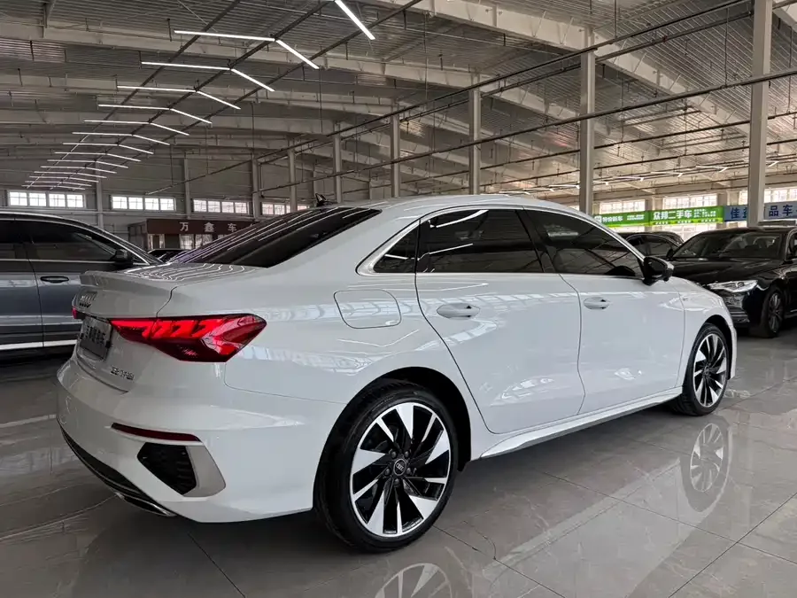 Audi A3 2023 A3L Limousine 35 TFSI Fashion Sports 2023 — миниатюра 3