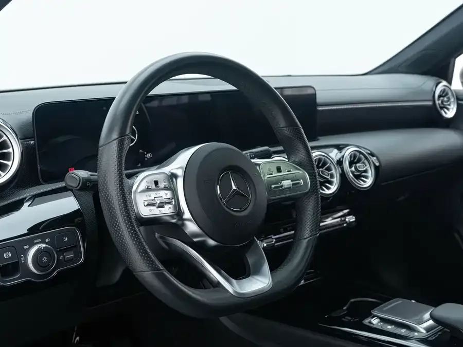 Mercedes-Benz Class A Mercedes-Benz A-Class 2022 Model A 200 L Sports Sedan Fashion Model 2022 — миниатюра 2