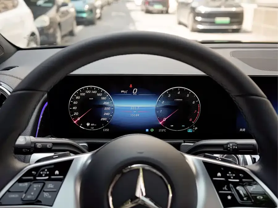Mercedes-Benz GLB-Class Mercedes-Benz GLB 2024 GLB 220 Dynamic 2024 — миниатюра 3