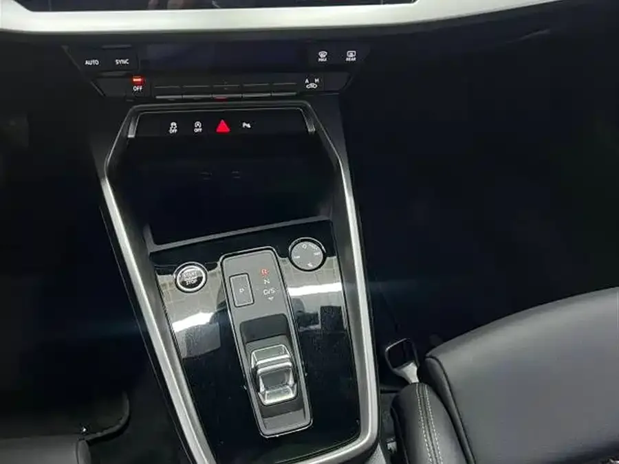 Audi A3 2023 facelift Sportback 35 TFSI stylish and sporty 2023 — миниатюра 4