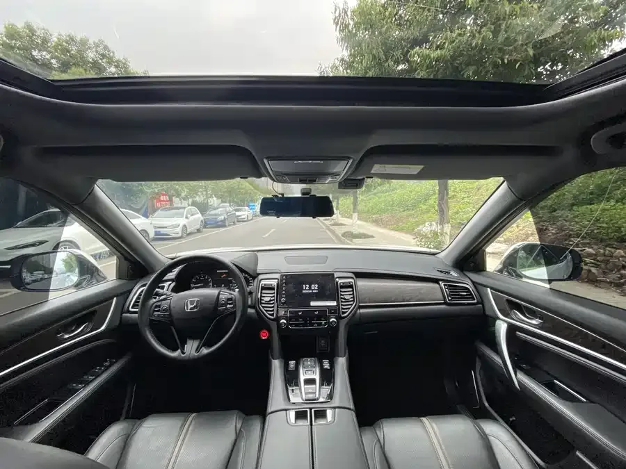 Honda UR-V 2020 370TURBO 2WD Elegant Edition 2022 — миниатюра 2