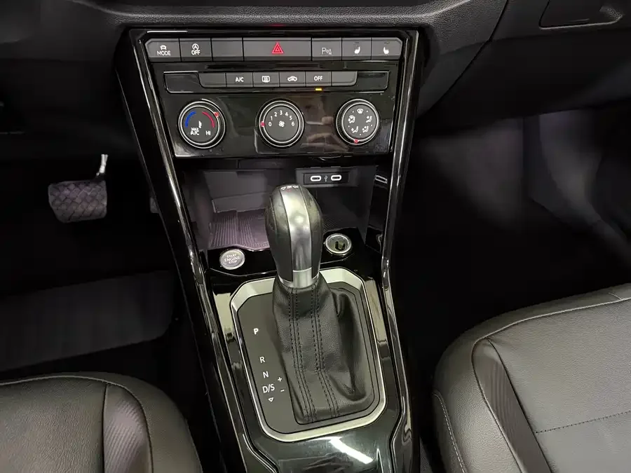 Volkswagen T-ROC T-ROC 2021 280TSI DSG 2WD Comfort Smart Edition 2022 — миниатюра 4