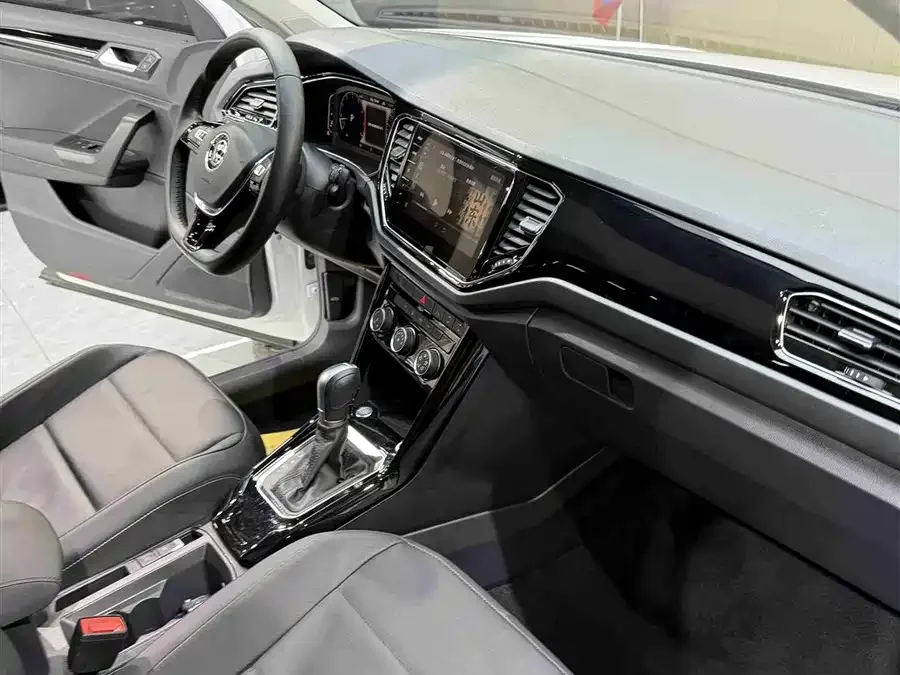 Volkswagen T-ROC T-ROC 2022 280TSI DSG 2WD Comfort PLUS 2022 — миниатюра 3