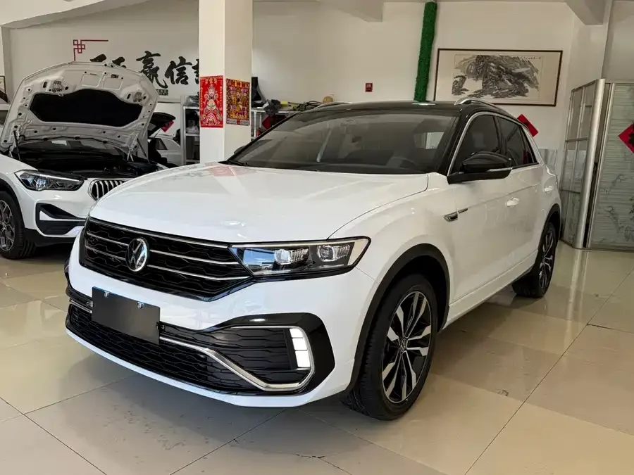Volkswagen T-ROC T-ROC 2021 280TSI DSG two-wheel drive R-Line Pro intelligent version 2022 — фото 1, купить с доставкой в Москву