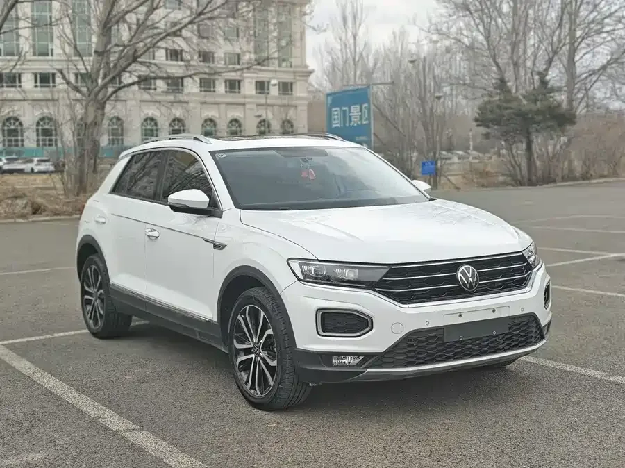 Volkswagen T-ROC T-ROC 2022 280TSI DSG 2WD Comfort PLUS 2022 — фото 1, купить с доставкой в Москву