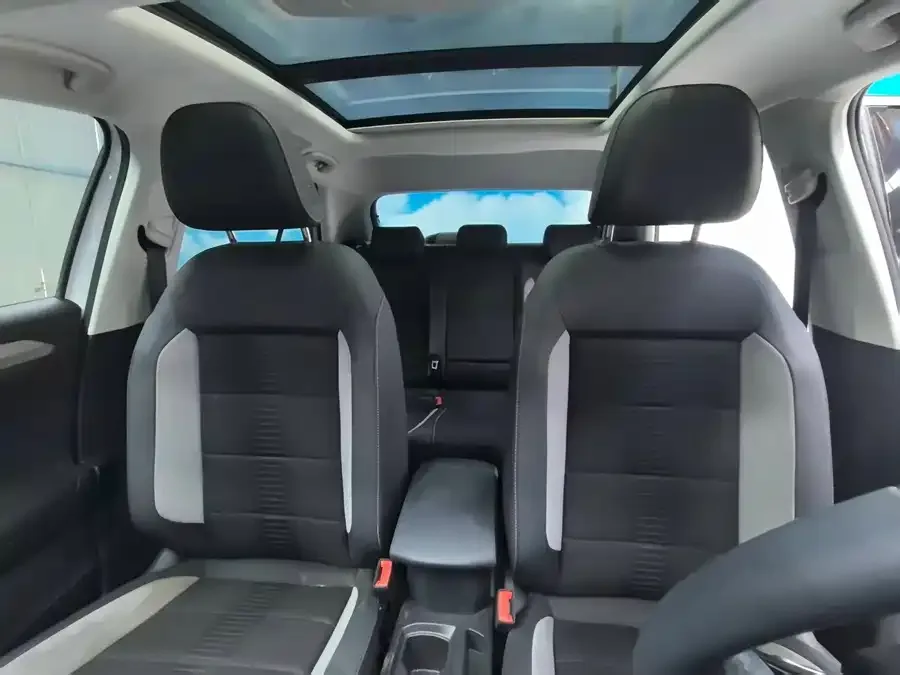 Volkswagen T-ROC T-ROC 2021 facelift 280TSI DSG two-wheel drive elite intelligent version 2022 — миниатюра 4