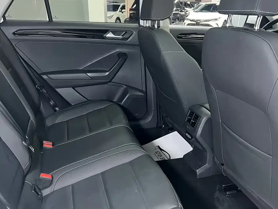 Volkswagen T-ROC T-ROC 2021 280TSI DSG 2WD Comfort Smart Edition 2022 — миниатюра 5