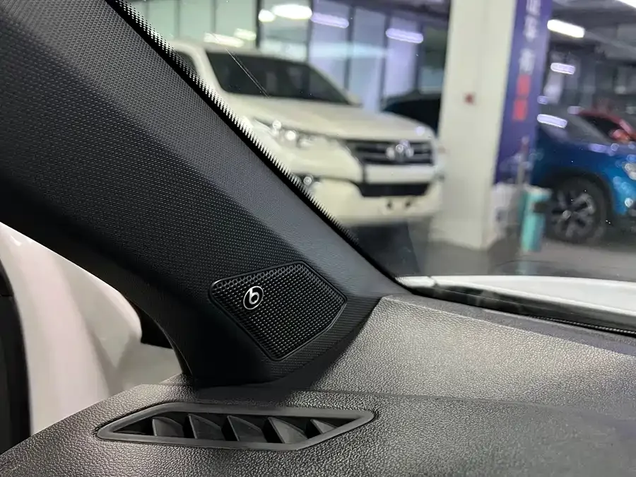 Volkswagen T-ROC T-ROC 2022 280TSI DSG 2WD R-Line Pro PLUS 2023 — миниатюра 5