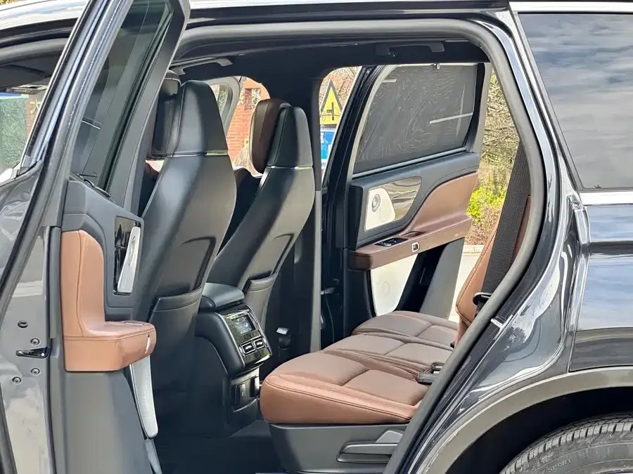 Lincoln Aviator Aviator 2021 3.0T V6 four-wheel drive executive version 2022 — миниатюра 4