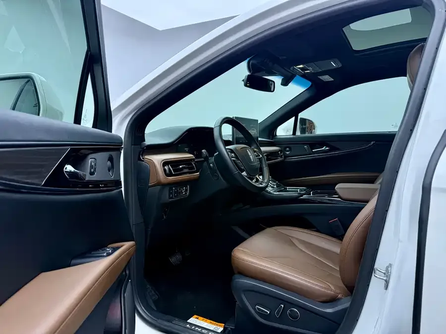 Lincoln Navigator Navigator 2021 2.0T 4WD Elegant Edition 2022 — миниатюра 2