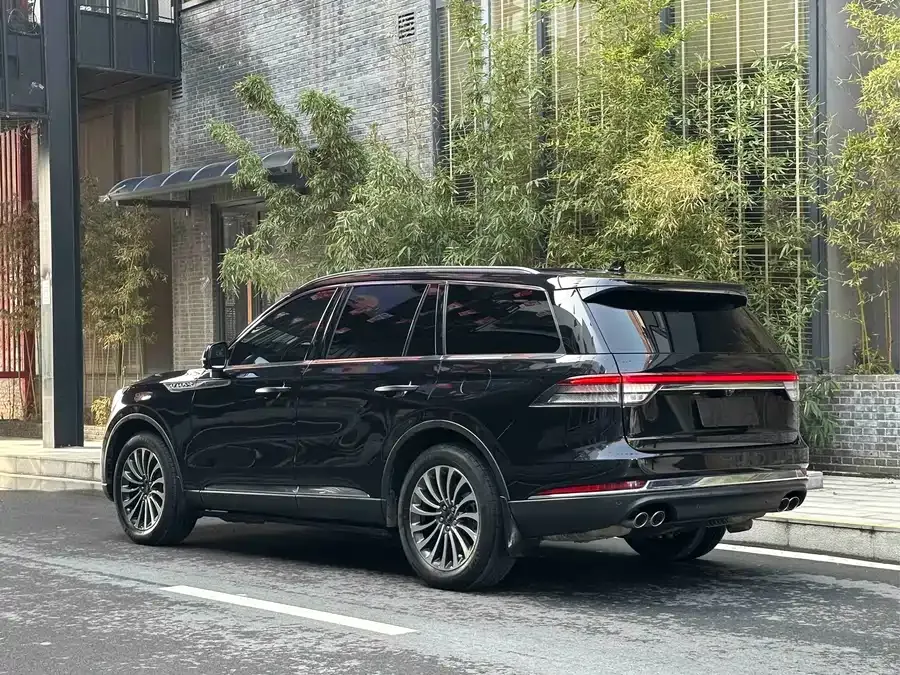 Lincoln Aviator Aviator 2021 3.0T V6 4WD Elegant Edition 2022 — миниатюра 4