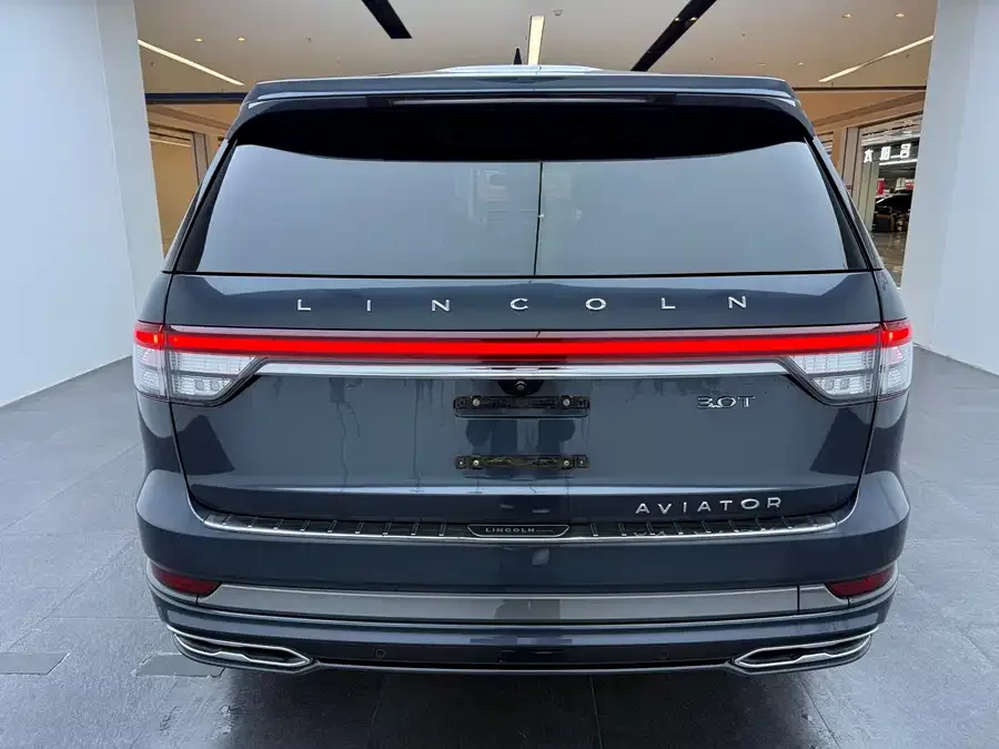 Lincoln Aviator Aviator 2022 3.0T V6 4WD Centennial Edition 2023 — миниатюра 4