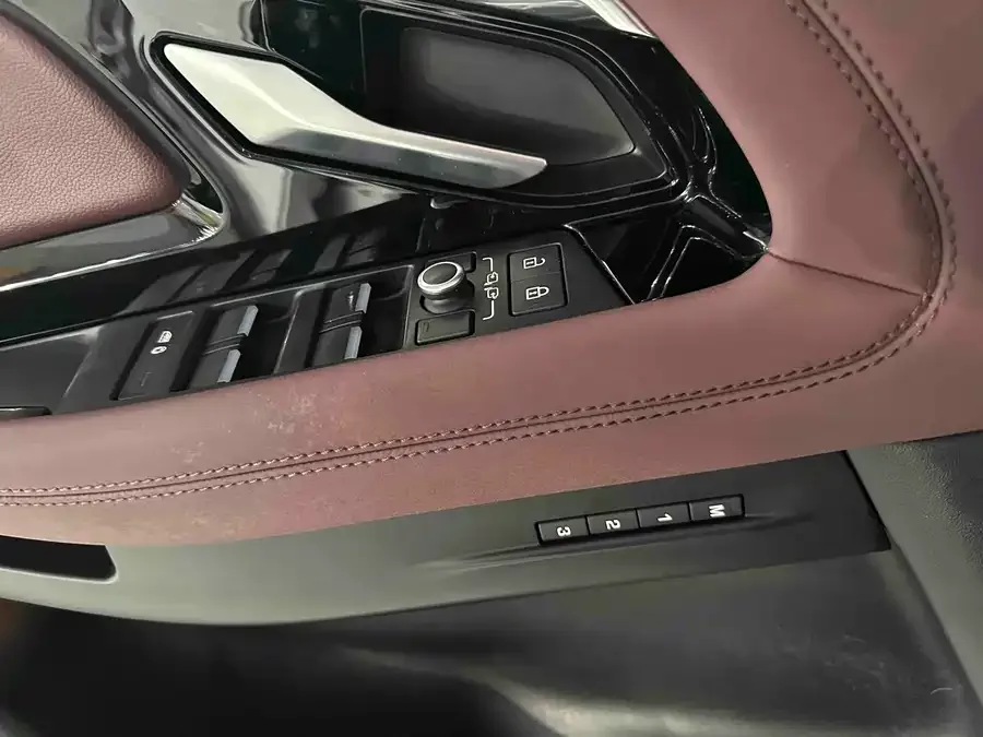 Land Rover Range Rover Aurora Range Rover Evoque 2022 facelift Evoque L 249PS R-Dynamic Deluxe Edition 2023 — миниатюра 5