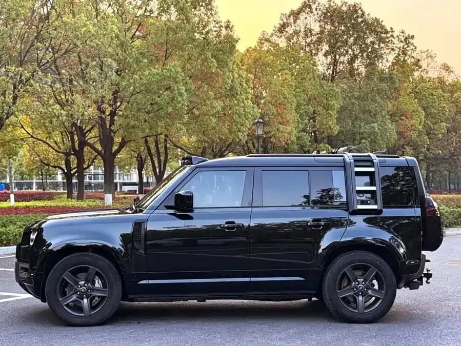 Land Rover guard Land Rover Defender 2023 facelift 110 3.0T P400 X-DYNAMIC HSE 2023 — миниатюра 4