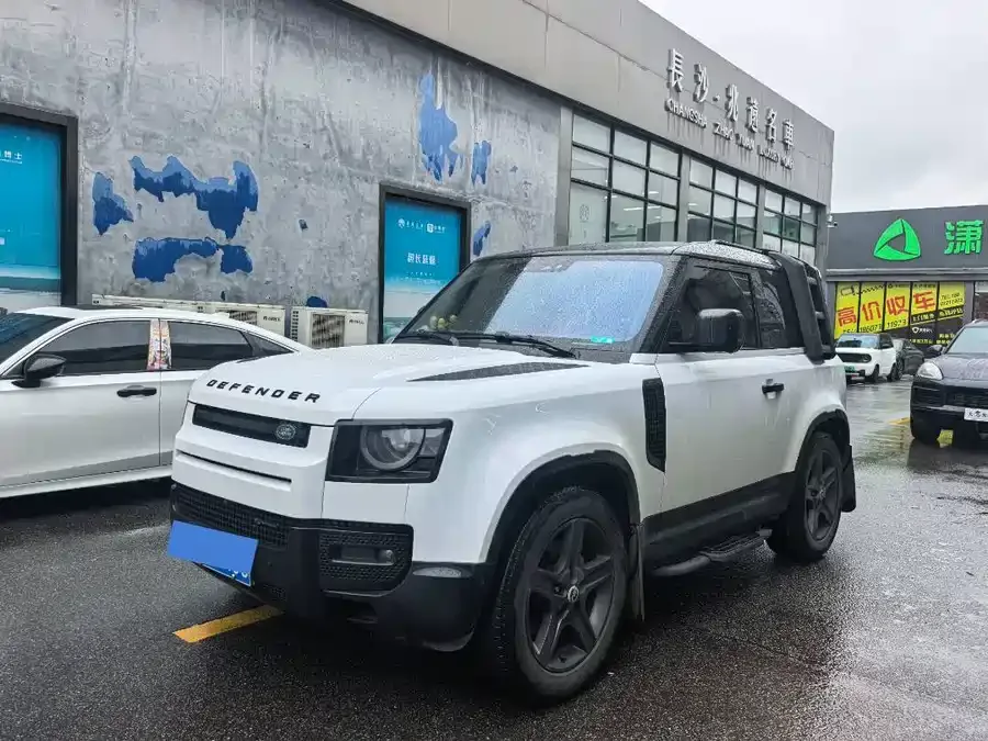 Land Rover guard 2022