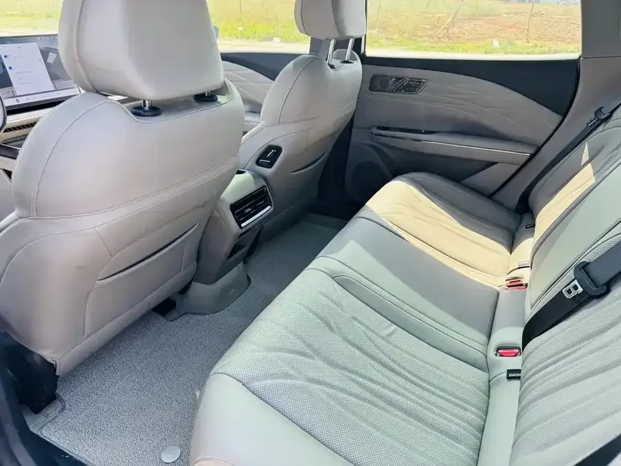 Geely Galaxy Star 8 Galaxy Star 8 2025 130km EM-i Premium Edition 2025 — миниатюра 3