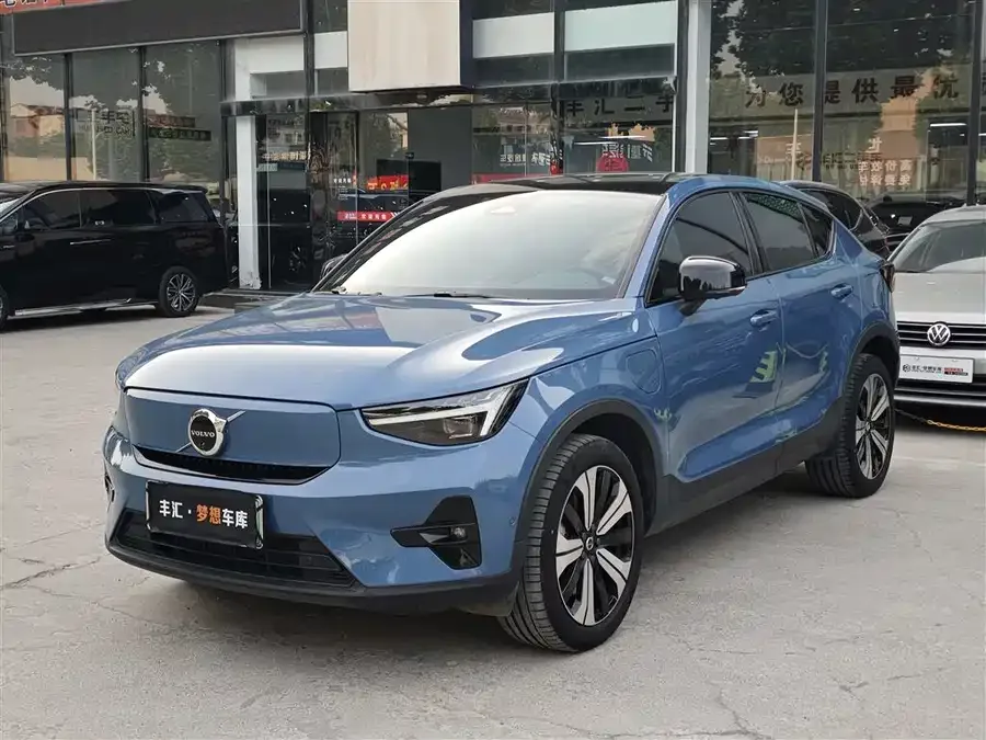 Volvo C40 2023 Long Range PRO 2023 — фото 1, купить с доставкой в Москву
