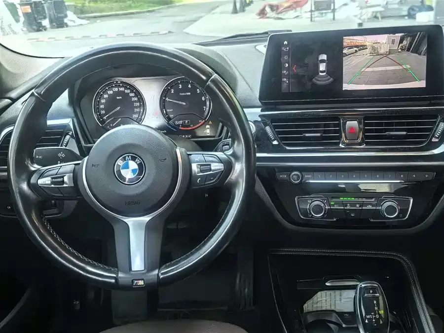 BMW 1 series BMW 1 Series 2021 facelift 120i M Sport Night Edition 2022 — миниатюра 2