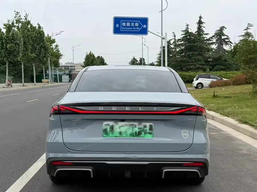 Geely Galaxy L6 Galaxy L6 2025 EM-i 140km Exploration+ Edition 2026 — миниатюра 3
