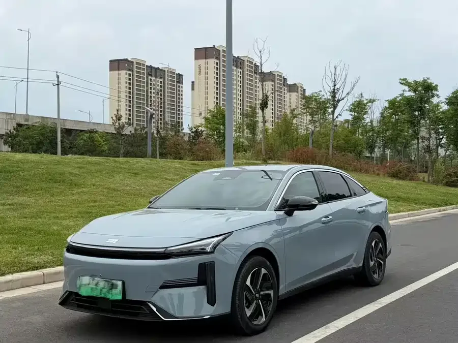 Geely Galaxy L6 Galaxy L6 2025 EM-i 140km Exploration+ Edition 2026 — фото 1, купить с доставкой в Москву