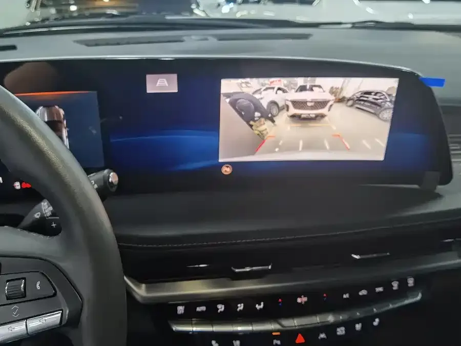 Cadillac XT4 2024 28T 2WD Premium Edition 2025 — миниатюра 2
