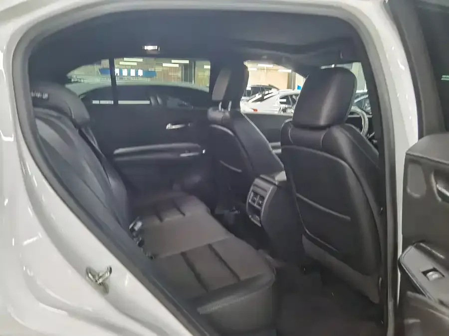 Cadillac XT4 2024 28T 2WD Premium Edition 2025 — миниатюра 3