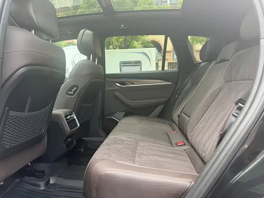 Geely Monjaro Geely Xingyue L 2026 Oriental Yao 2.0TD Automatic Star Edition 2025 — миниатюра 5