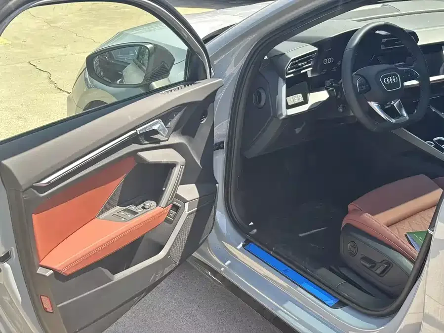 Audi A3 2026 A3L Limousine 35TFSI Flying Spur Luxury Edition + Luxury Package 2026 — миниатюра 2