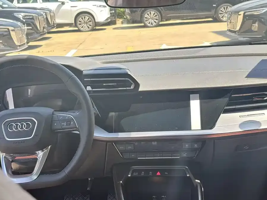 Audi A3 2026 A3L Limousine 35TFSI Flying Spur Luxury Edition + Luxury Package 2026 — миниатюра 3