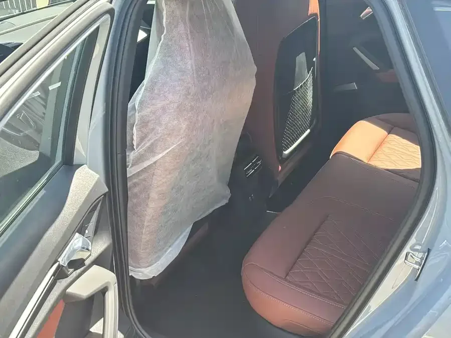 Audi A3 2026 A3L Limousine 35TFSI Flying Spur Luxury Edition + Luxury Package 2026 — миниатюра 5