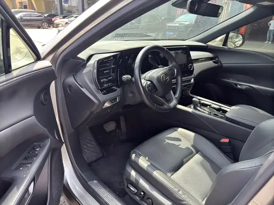 Lexus RX 2023 350h 2WD Enjoy Edition 2023 — миниатюра 4