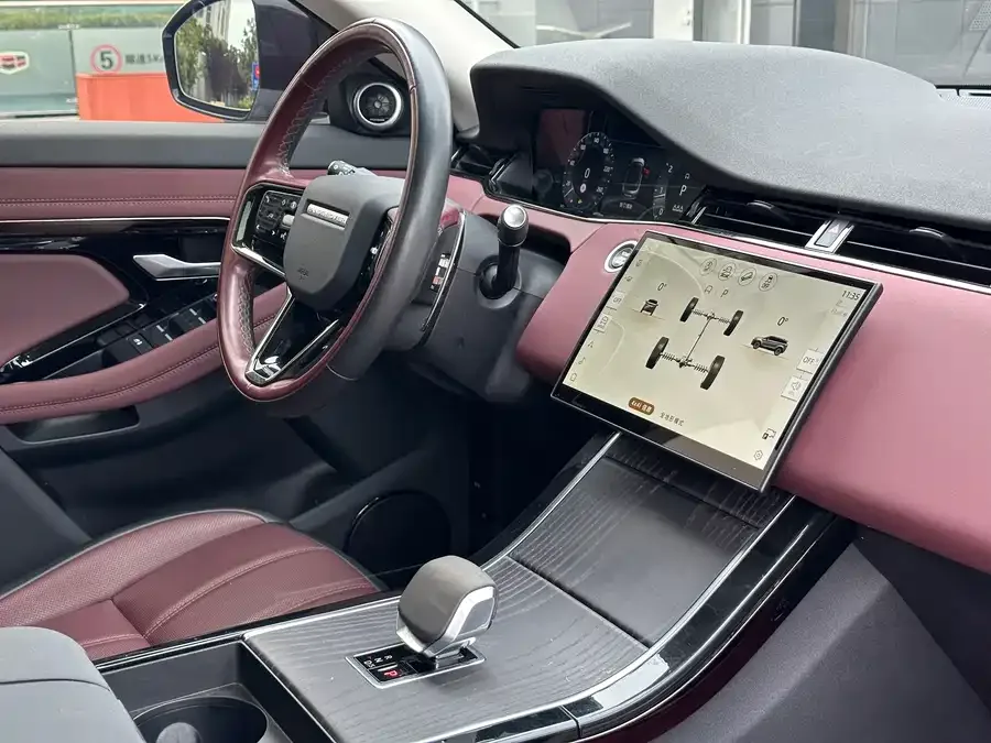 Land Rover Range Rover Aurora 2024 Range Rover Evoque L SE Yuguang Honor Edition 2024 — миниатюра 4