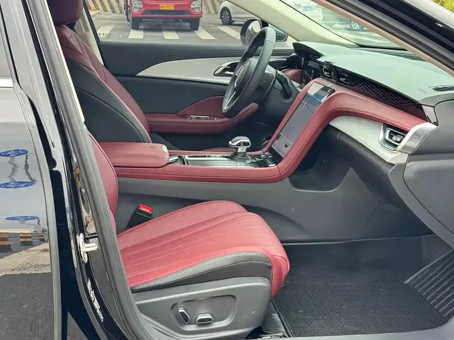 Hongqi H5 Hongqi H5 2025 1.5T DCT Qiyue Edition 2024 — миниатюра 2