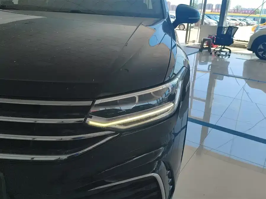 Volkswagen Tiguan L Tiguan L 2022 330TSI Automatic 2WD R-Line Enjoy Edition 2022 — миниатюра 2