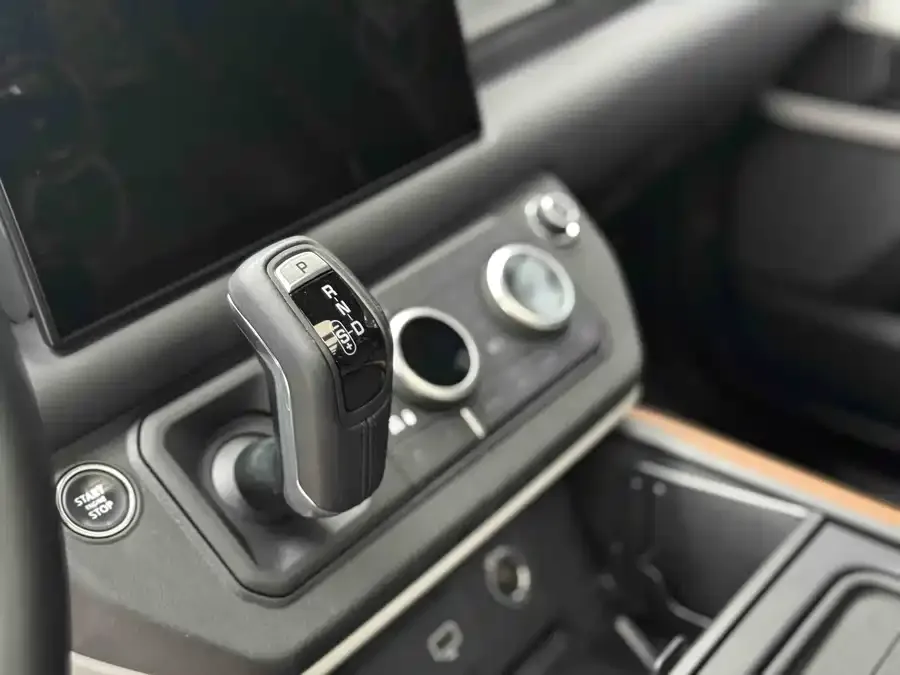 Land Rover guard Land Rover Defender 2023 facelift 110 3.0T P400 X-DYNAMIC HSE 2023 — миниатюра 4