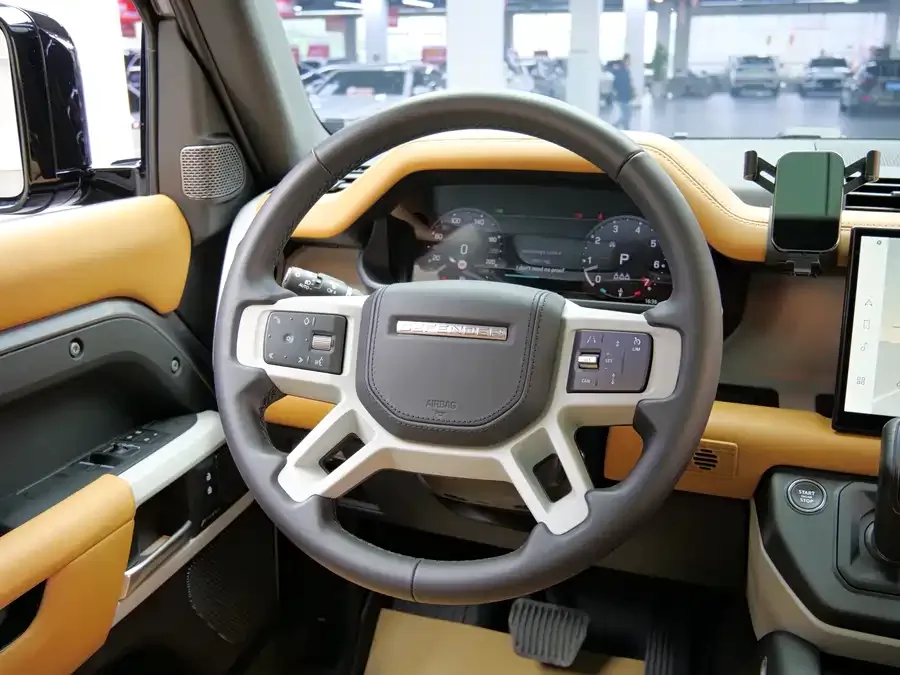 Land Rover guard Land Rover Defender 2023 facelift 90 3.0T P400 Dark Special Edition 2023 — миниатюра 4