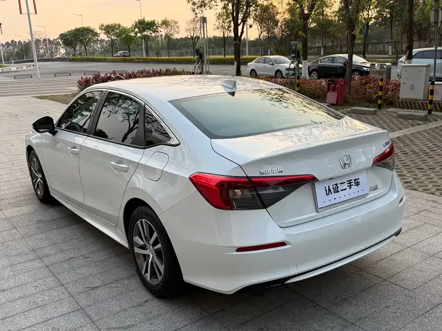 Honda Civic 2022 Civic 240TURBO CVT Dynamic Edition 2023 — миниатюра 3