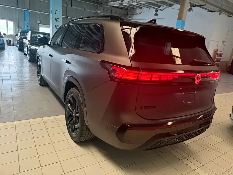 Volkswagen Teramont 2026 Touran Touran Pro 450TSI 4WD Peak Edition 2025 — миниатюра 3