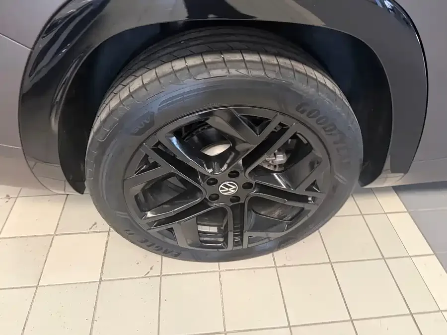 Volkswagen Teramont 2026 Touran Touran Pro 450TSI 4WD Peak Edition 2025 — миниатюра 4