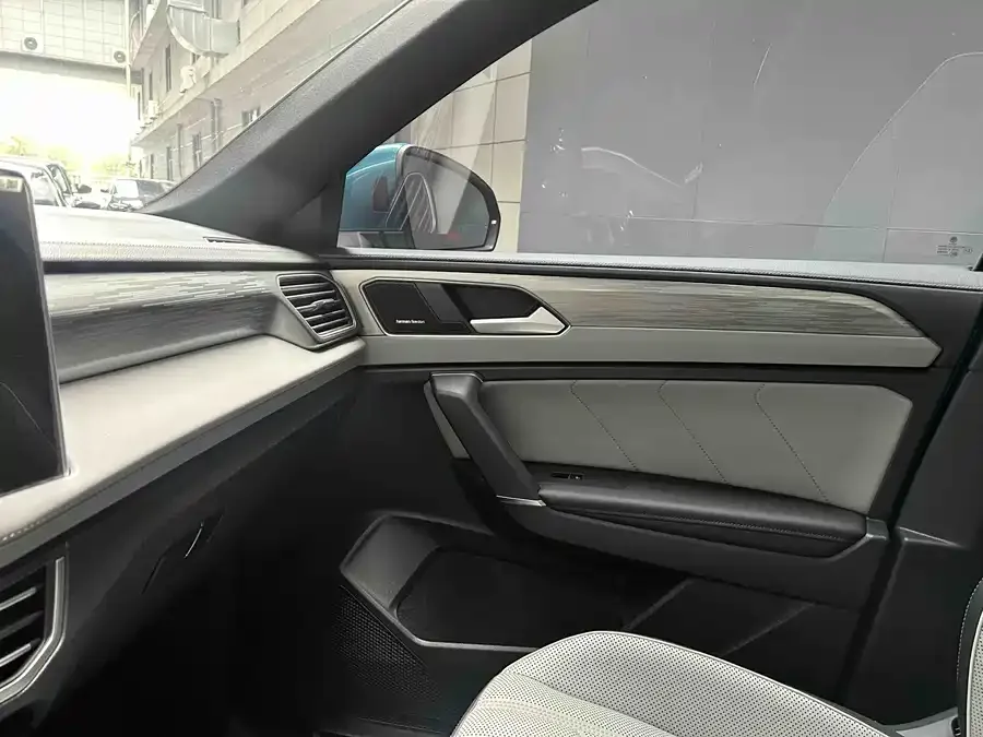 Volkswagen Tayron Tanyue 2023 380TSI 4WD R-Line Pro Smart Edition 2022 — миниатюра 4