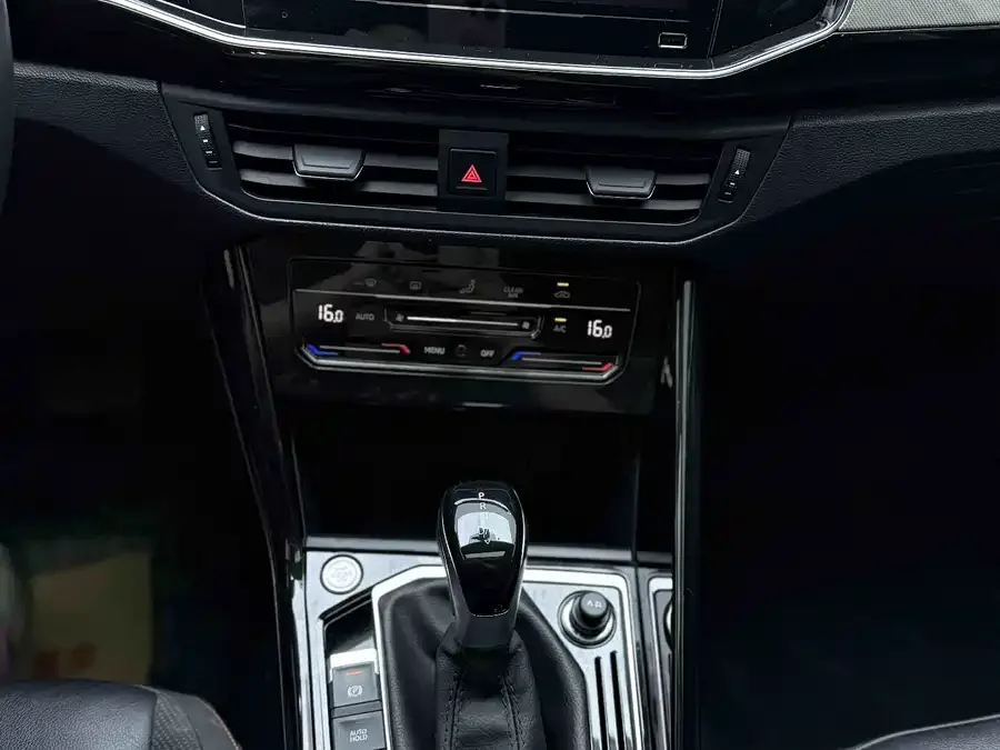 Volkswagen Tayron Tanyue 2022 280TSI 2WD Luxury Smart Edition 2022 — миниатюра 4