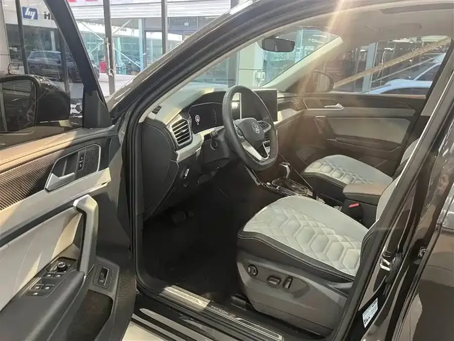 Volkswagen Tayron Tanyue 2023 280TSI 2WD Luxury Plus Advanced Edition 2023 — миниатюра 3