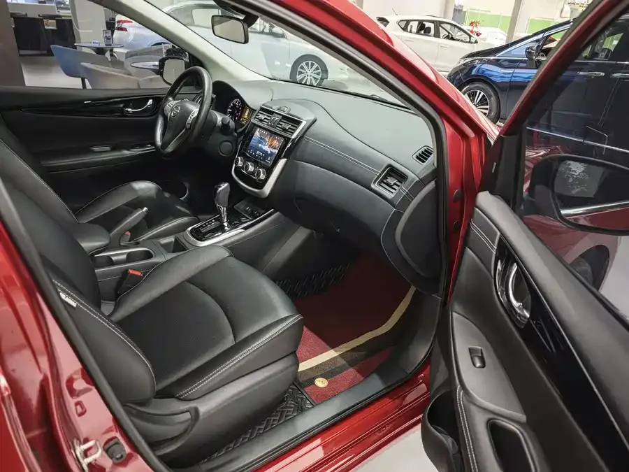 Nissan Tiida Tiida 2021 1.6L CVT Smart Travel Edition 2022 — миниатюра 3