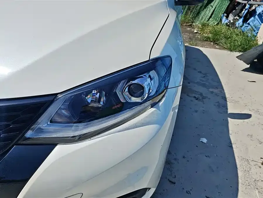 Nissan Tiida Tiida 2024 1.6L CVT Smart Edition 2023 — миниатюра 2